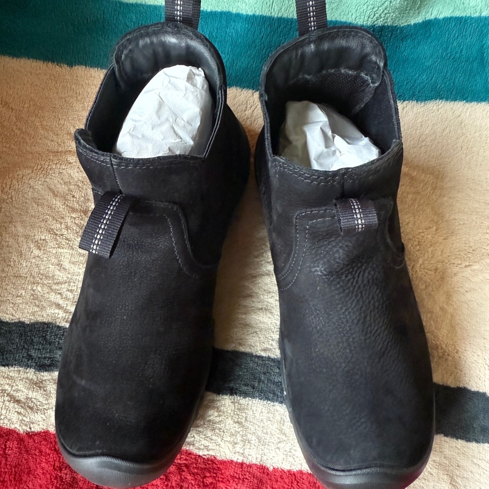Keen Black Winter Boots - Picture 12 of 14